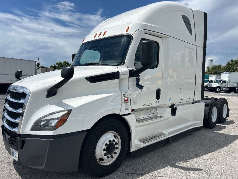 Sleeper Tractor-Heavy Duty Tractors-Freightliner-2020-T12664ST-Orlando-FL-550,325\n\t\tmiles-$ 58,000 - Image 3