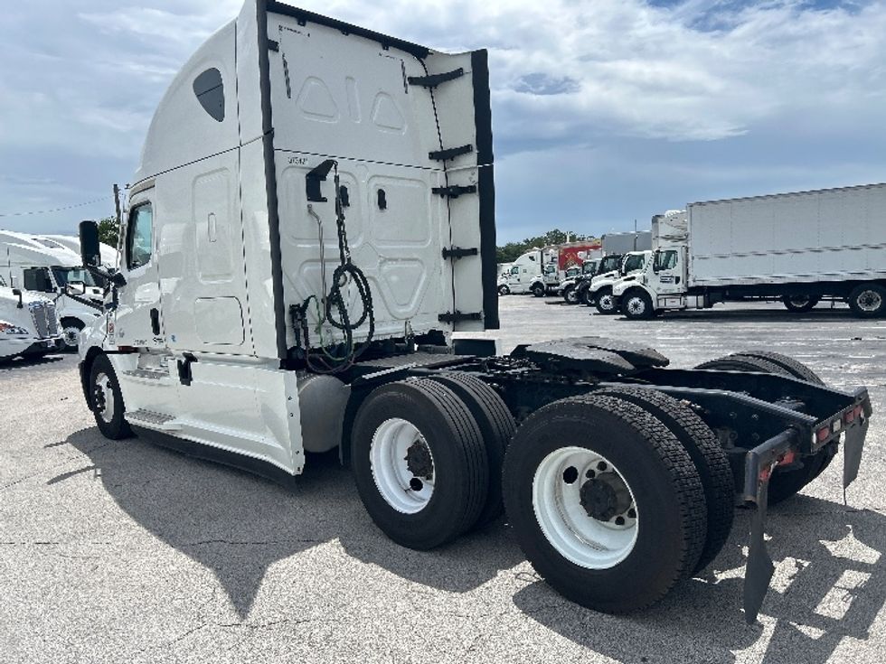 Sleeper Tractor-Heavy Duty Tractors-Freightliner-2020-T12664ST-Orlando-FL-550,325\n\t\tmiles-$ 58,000 - Image 5