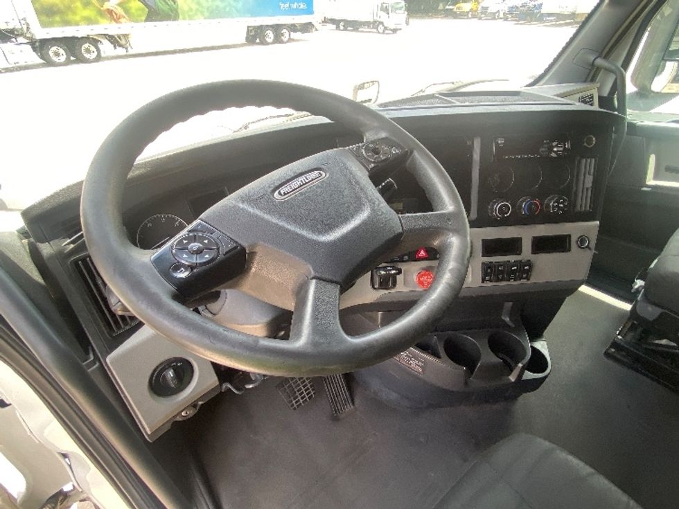 Sleeper Tractor-Heavy Duty Tractors-Freightliner-2020-T12664ST-Orlando-FL-563,895\n\t\tmiles-$ 57,000 - Image 10