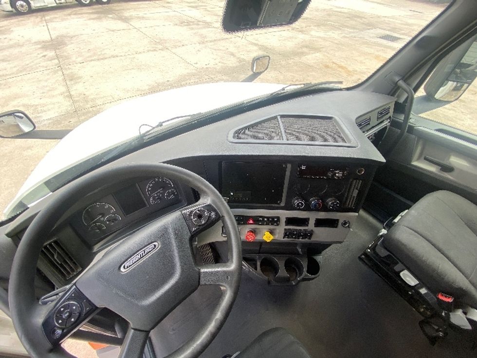 Sleeper Tractor-Heavy Duty Tractors-Freightliner-2020-T12664ST-Orlando-FL-563,895\n\t\tmiles-$ 57,000 - Image 12
