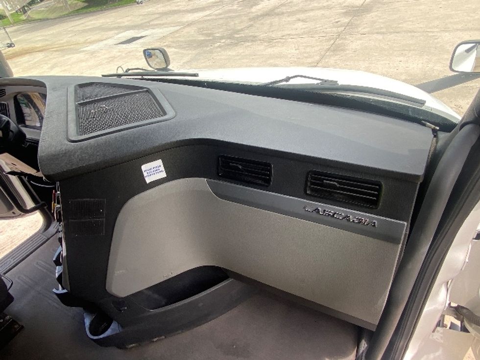 Sleeper Tractor-Heavy Duty Tractors-Freightliner-2020-T12664ST-Orlando-FL-563,895\n\t\tmiles-$ 57,000 - Image 14