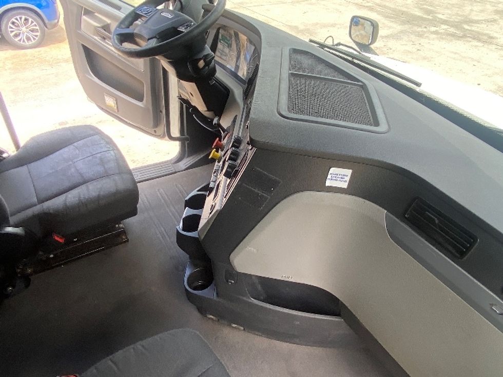 Sleeper Tractor-Heavy Duty Tractors-Freightliner-2020-T12664ST-Orlando-FL-563,895\n\t\tmiles-$ 57,000 - Image 15