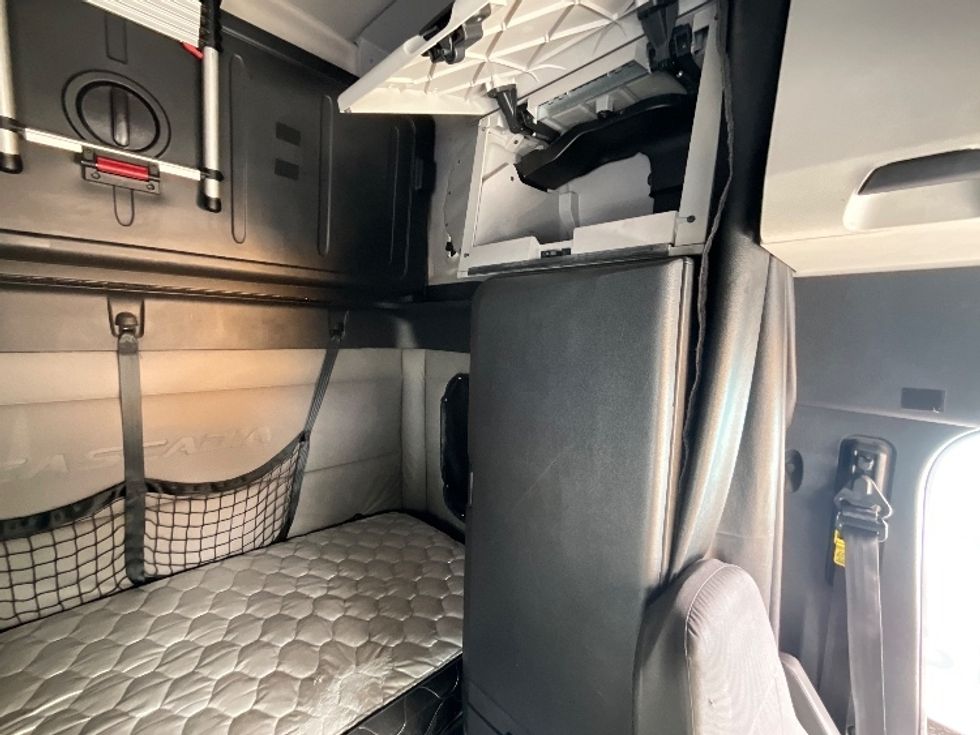 Sleeper Tractor-Heavy Duty Tractors-Freightliner-2020-T12664ST-Orlando-FL-563,895\n\t\tmiles-$ 57,000 - Image 18