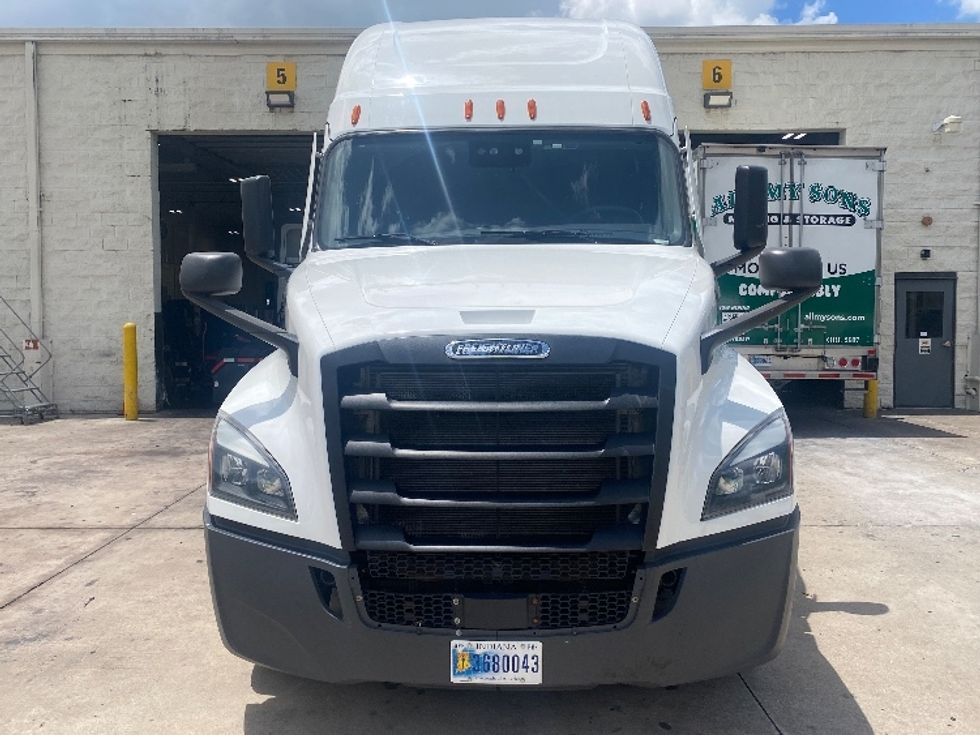 Sleeper Tractor-Heavy Duty Tractors-Freightliner-2020-T12664ST-Orlando-FL-563,895\n\t\tmiles-$ 57,000 - Image 2