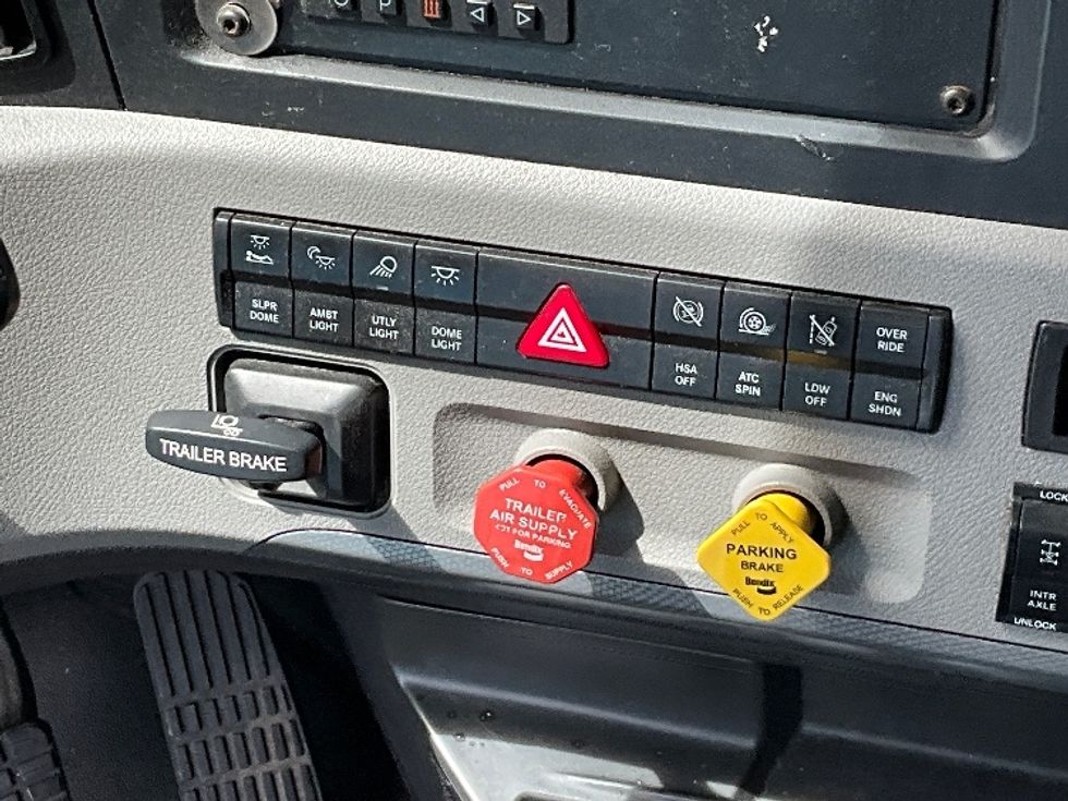 Sleeper Tractor-Heavy Duty Tractors-Freightliner-2020-T12664ST-Orlando-FL-563,895\n\t\tmiles-$ 57,000 - Image 22