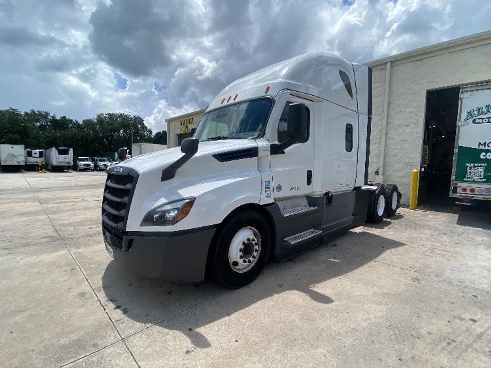 Sleeper Tractor-Heavy Duty Tractors-Freightliner-2020-T12664ST-Orlando-FL-563,895\n\t\tmiles-$ 57,000 - Image 3