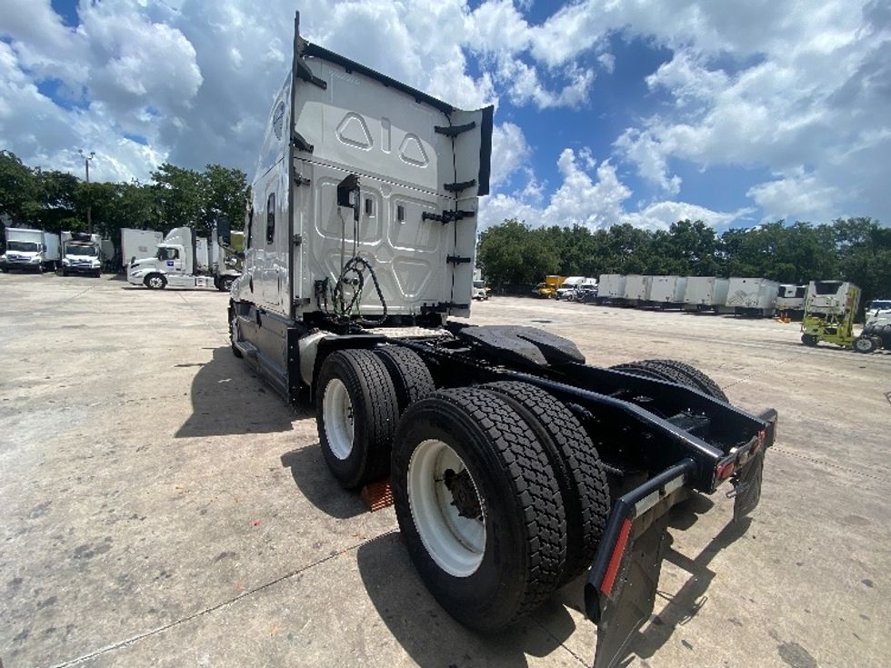 Sleeper Tractor-Heavy Duty Tractors-Freightliner-2020-T12664ST-Orlando-FL-563,895\n\t\tmiles-$ 57,000 - Image 5