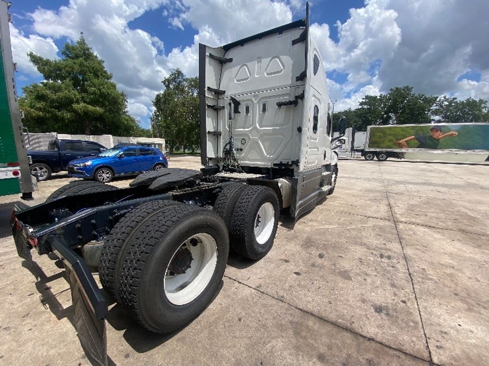 Sleeper Tractor-Heavy Duty Tractors-Freightliner-2020-T12664ST-Orlando-FL-563,895\n\t\tmiles-$ 57,000 - Image 7