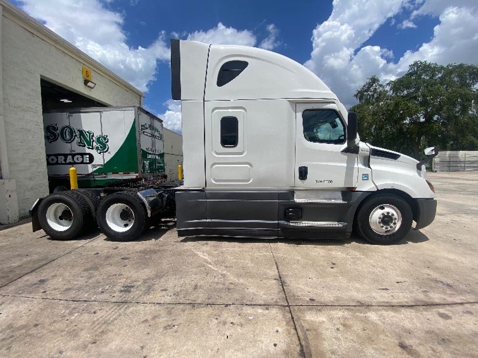 Sleeper Tractor-Heavy Duty Tractors-Freightliner-2020-T12664ST-Orlando-FL-563,895\n\t\tmiles-$ 57,000 - Image 8