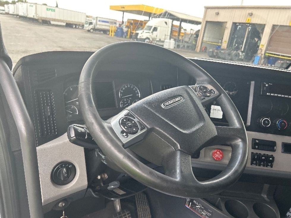Sleeper Tractor-Heavy Duty Tractors-Freightliner-2020-T12664ST-Orlando-FL-605,627\n\t\tmiles-$ 54,000 - Image 10