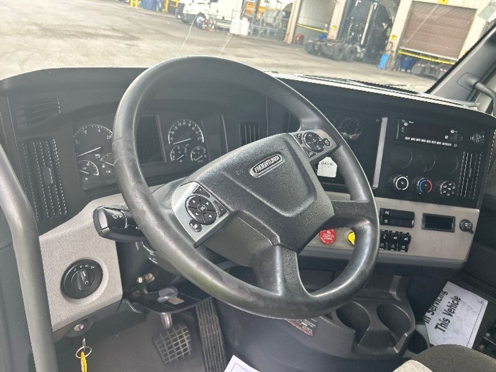 Sleeper Tractor-Heavy Duty Tractors-Freightliner-2020-T12664ST-Orlando-FL-605,627\n\t\tmiles-$ 54,000 - Image 11