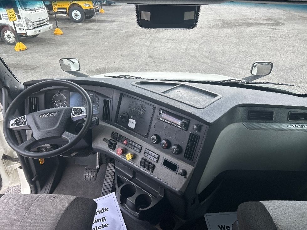 Sleeper Tractor-Heavy Duty Tractors-Freightliner-2020-T12664ST-Orlando-FL-605,627\n\t\tmiles-$ 54,000 - Image 12