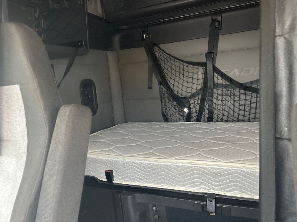 Sleeper Tractor-Heavy Duty Tractors-Freightliner-2020-T12664ST-Orlando-FL-605,627\n\t\tmiles-$ 54,000 - Image 16