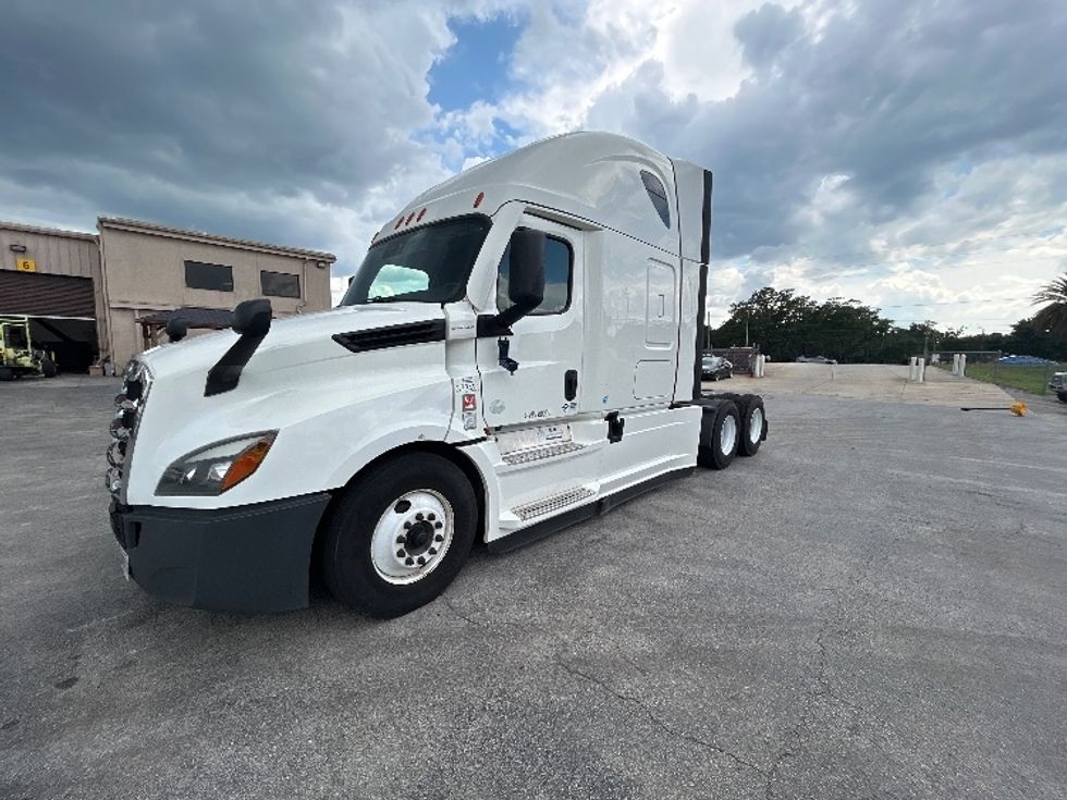 Sleeper Tractor-Heavy Duty Tractors-Freightliner-2020-T12664ST-Orlando-FL-605,627\n\t\tmiles-$ 54,000 - Image 3