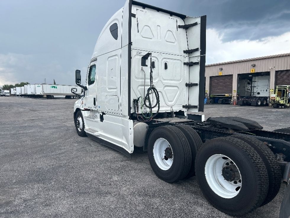 Sleeper Tractor-Heavy Duty Tractors-Freightliner-2020-T12664ST-Orlando-FL-605,627\n\t\tmiles-$ 54,000 - Image 5