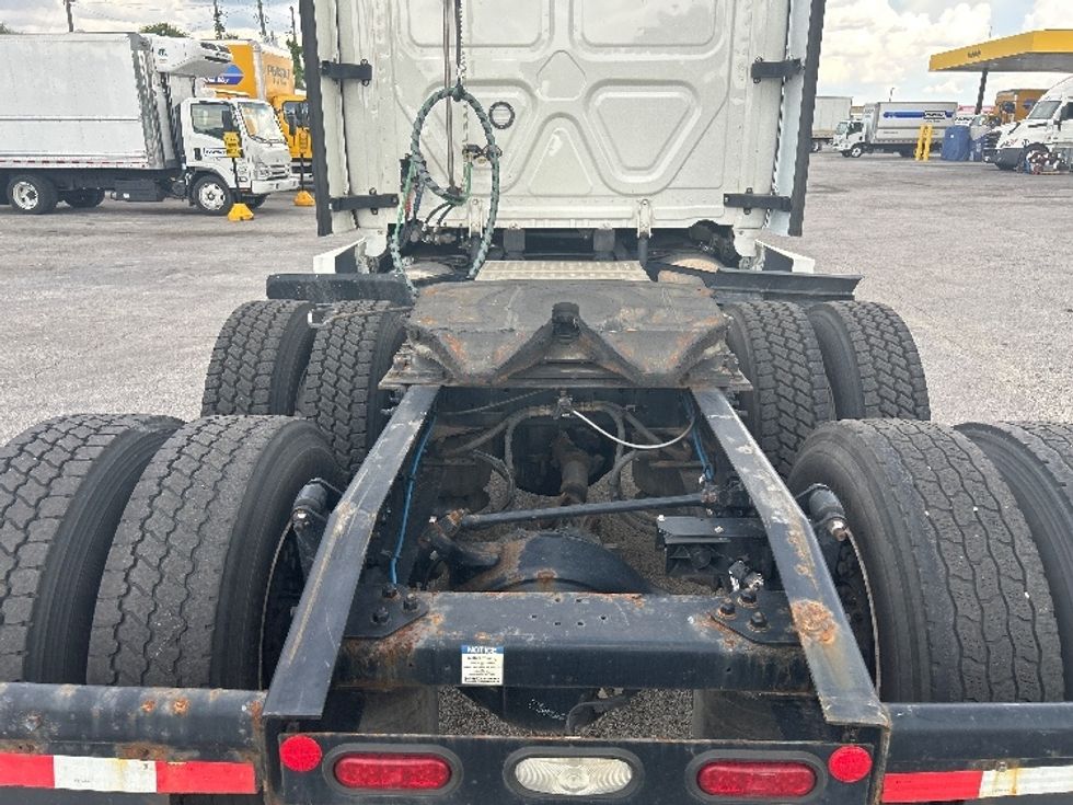 Sleeper Tractor-Heavy Duty Tractors-Freightliner-2020-T12664ST-Orlando-FL-605,627\n\t\tmiles-$ 54,000 - Image 6