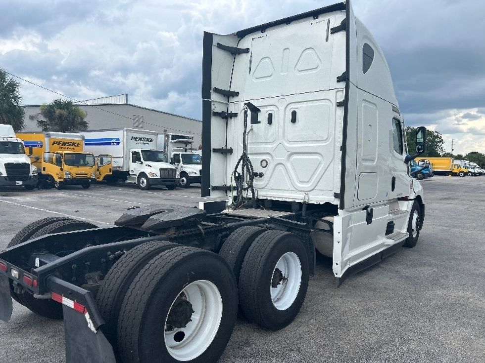 Sleeper Tractor-Heavy Duty Tractors-Freightliner-2020-T12664ST-Orlando-FL-605,627\n\t\tmiles-$ 54,000 - Image 7
