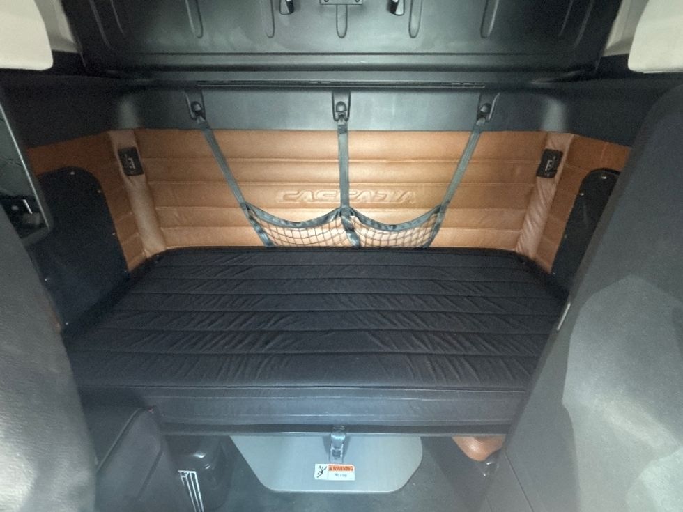 Sleeper Tractor-Heavy Duty Tractors-Freightliner-2020-T12664ST-Ottawa-ON-1,043,233\n\t\tkm-$ 67,250 - Image 16