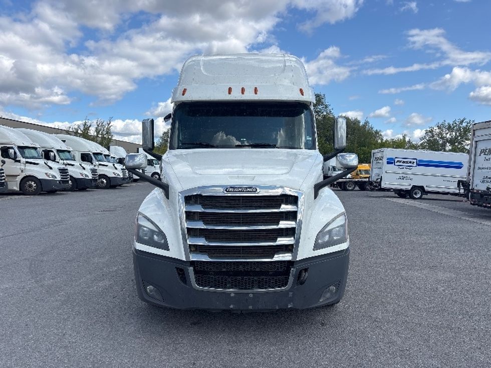 Sleeper Tractor-Heavy Duty Tractors-Freightliner-2020-T12664ST-Ottawa-ON-1,043,233\n\t\tkm-$ 67,250 - Image 2