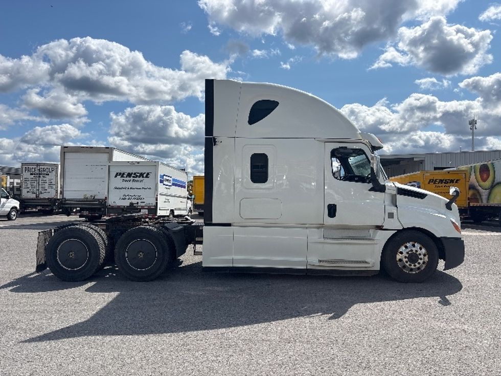 Sleeper Tractor-Heavy Duty Tractors-Freightliner-2020-T12664ST-Ottawa-ON-1,043,233\n\t\tkm-$ 67,250 - Image 8