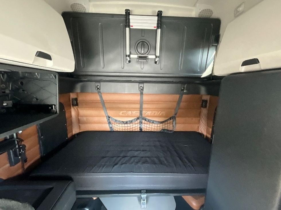 Sleeper Tractor-Heavy Duty Tractors-Freightliner-2020-T12664ST-Ottawa-ON-1,080,051\n\t\tkm-$ 65,500 - Image 16