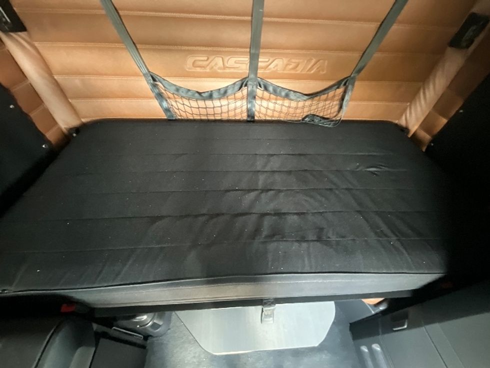 Sleeper Tractor-Heavy Duty Tractors-Freightliner-2020-T12664ST-Ottawa-ON-1,080,051\n\t\tkm-$ 65,500 - Image 17