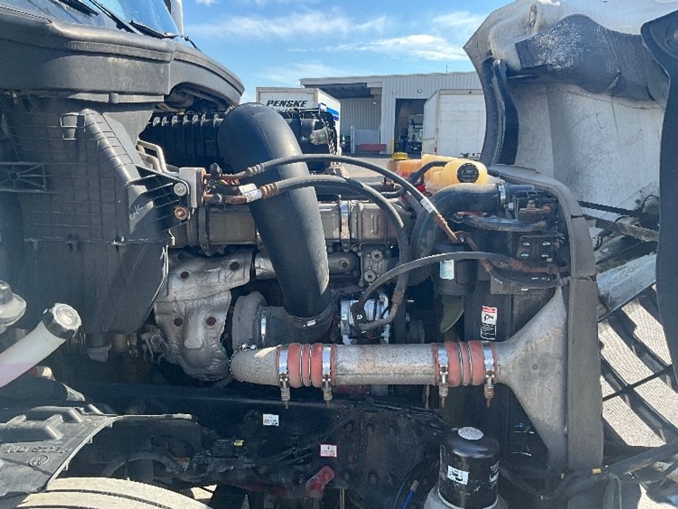 Sleeper Tractor-Heavy Duty Tractors-Freightliner-2020-T12664ST-Ottawa-ON-1,080,051\n\t\tkm-$ 65,500 - Image 20