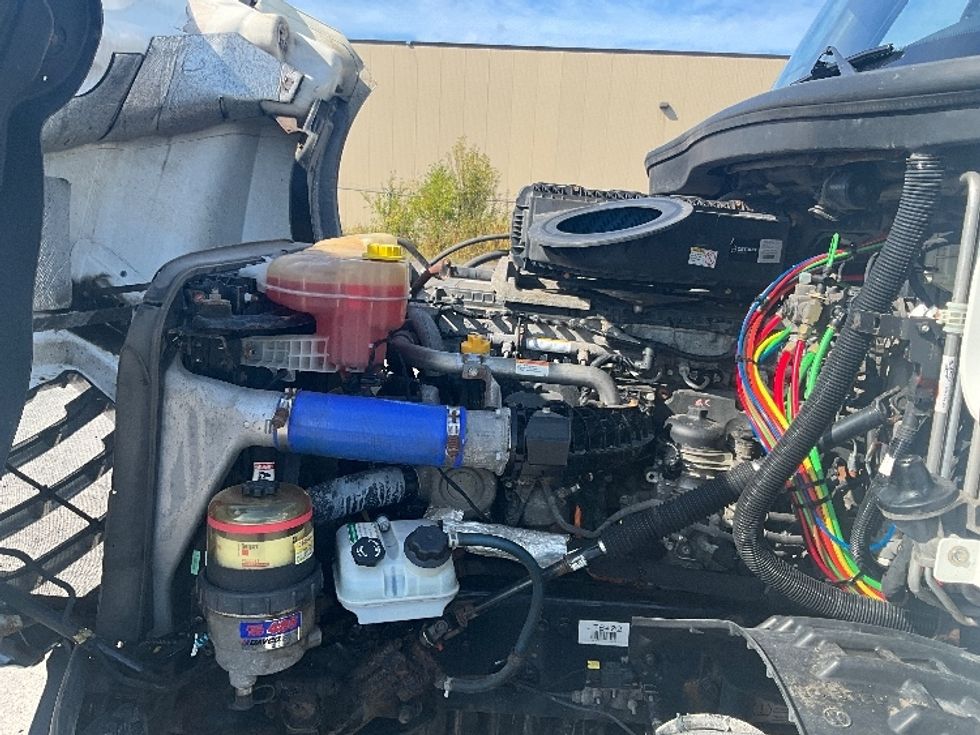 Sleeper Tractor-Heavy Duty Tractors-Freightliner-2020-T12664ST-Ottawa-ON-1,080,051\n\t\tkm-$ 65,500 - Image 21