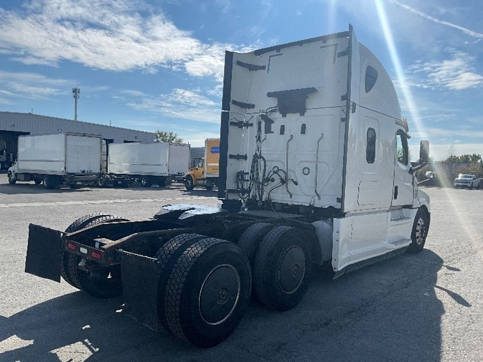 Sleeper Tractor-Heavy Duty Tractors-Freightliner-2020-T12664ST-Ottawa-ON-1,080,051\n\t\tkm-$ 65,500 - Image 7