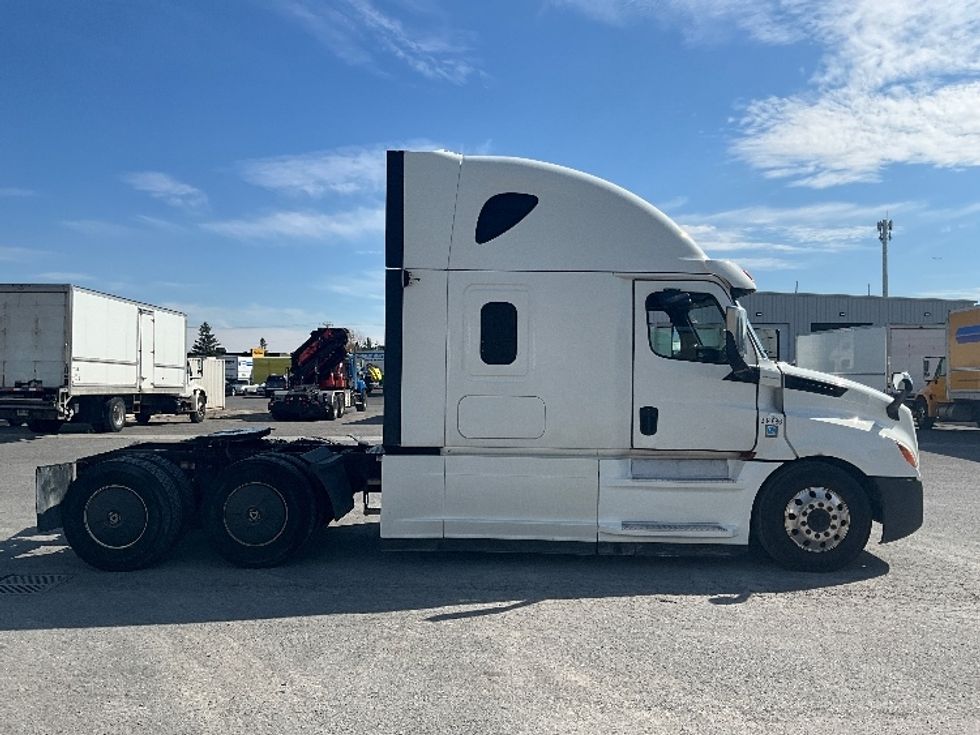 Sleeper Tractor-Heavy Duty Tractors-Freightliner-2020-T12664ST-Ottawa-ON-1,080,051\n\t\tkm-$ 65,500 - Image 8