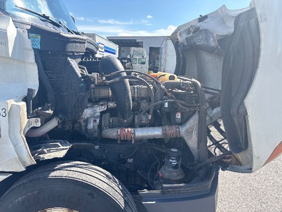 Sleeper Tractor-Heavy Duty Tractors-Freightliner-2020-T12664ST-Ottawa-ON-1,201,756\n\t\tkm-$ 59,500 - Image 20