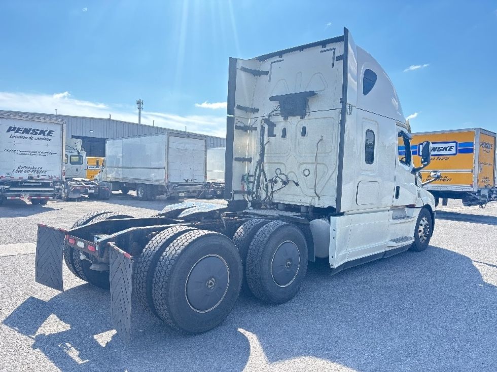 Sleeper Tractor-Heavy Duty Tractors-Freightliner-2020-T12664ST-Ottawa-ON-1,201,756\n\t\tkm-$ 59,500 - Image 7