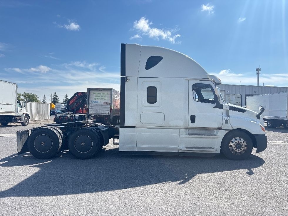 Sleeper Tractor-Heavy Duty Tractors-Freightliner-2020-T12664ST-Ottawa-ON-1,201,756\n\t\tkm-$ 59,500 - Image 8