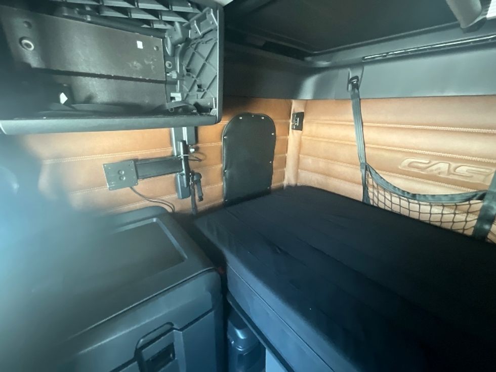 Sleeper Tractor-Heavy Duty Tractors-Freightliner-2020-T12664ST-Ottawa-ON-888,330\n\t\tkm-$ 74,750 - Image 19