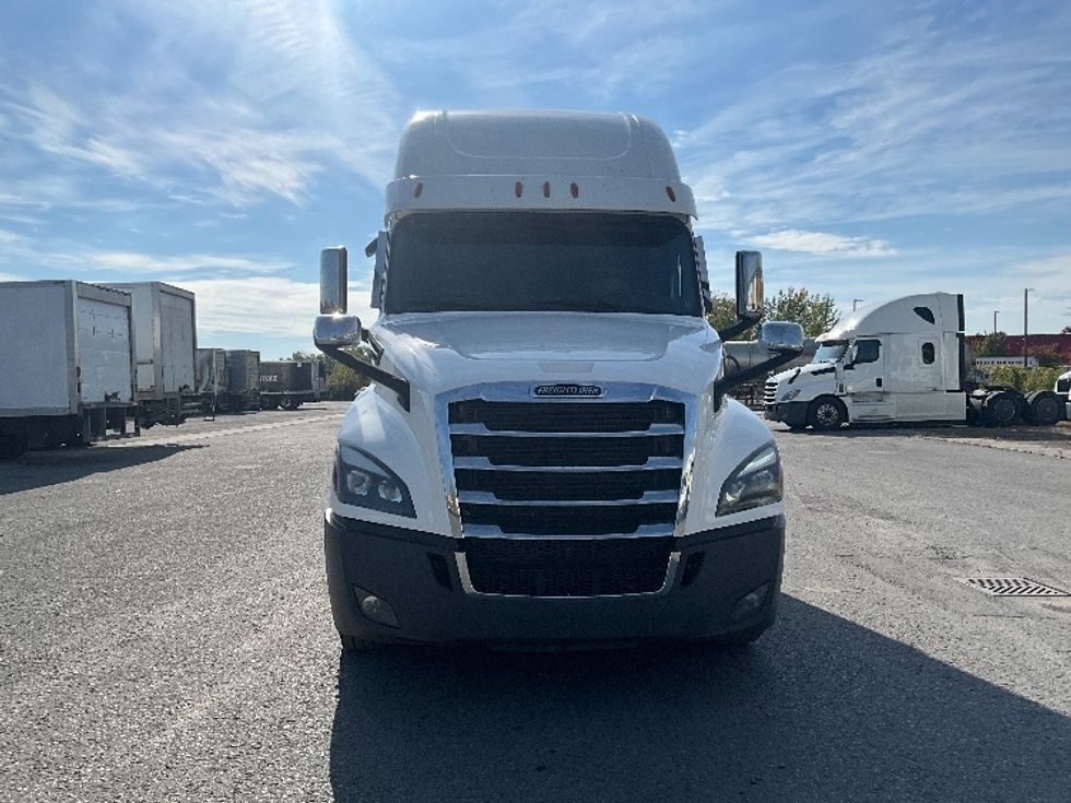 Sleeper Tractor-Heavy Duty Tractors-Freightliner-2020-T12664ST-Ottawa-ON-888,330\n\t\tkm-$ 74,750 - Image 2