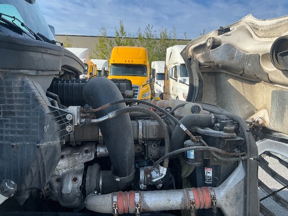 Sleeper Tractor-Heavy Duty Tractors-Freightliner-2020-T12664ST-Ottawa-ON-888,330\n\t\tkm-$ 74,750 - Image 20