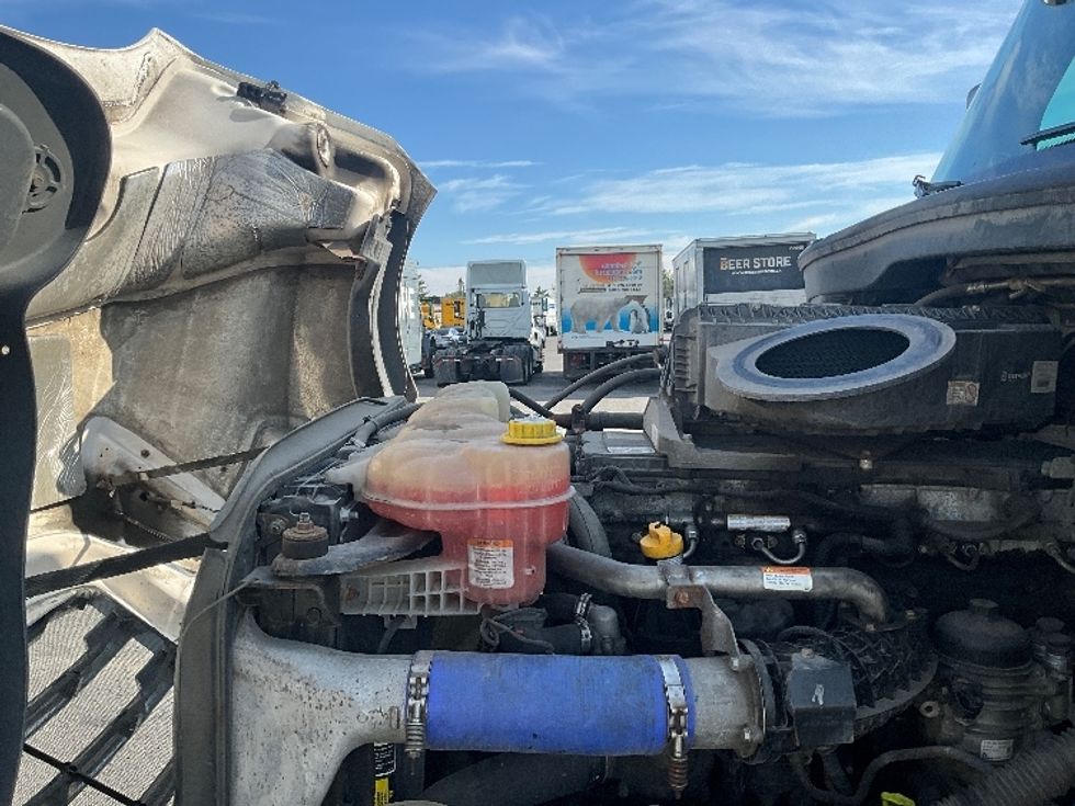 Sleeper Tractor-Heavy Duty Tractors-Freightliner-2020-T12664ST-Ottawa-ON-888,330\n\t\tkm-$ 74,750 - Image 21