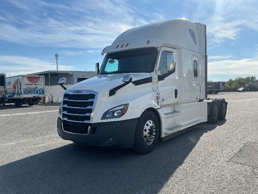 Sleeper Tractor-Heavy Duty Tractors-Freightliner-2020-T12664ST-Ottawa-ON-888,330\n\t\tkm-$ 74,750 - Image 3