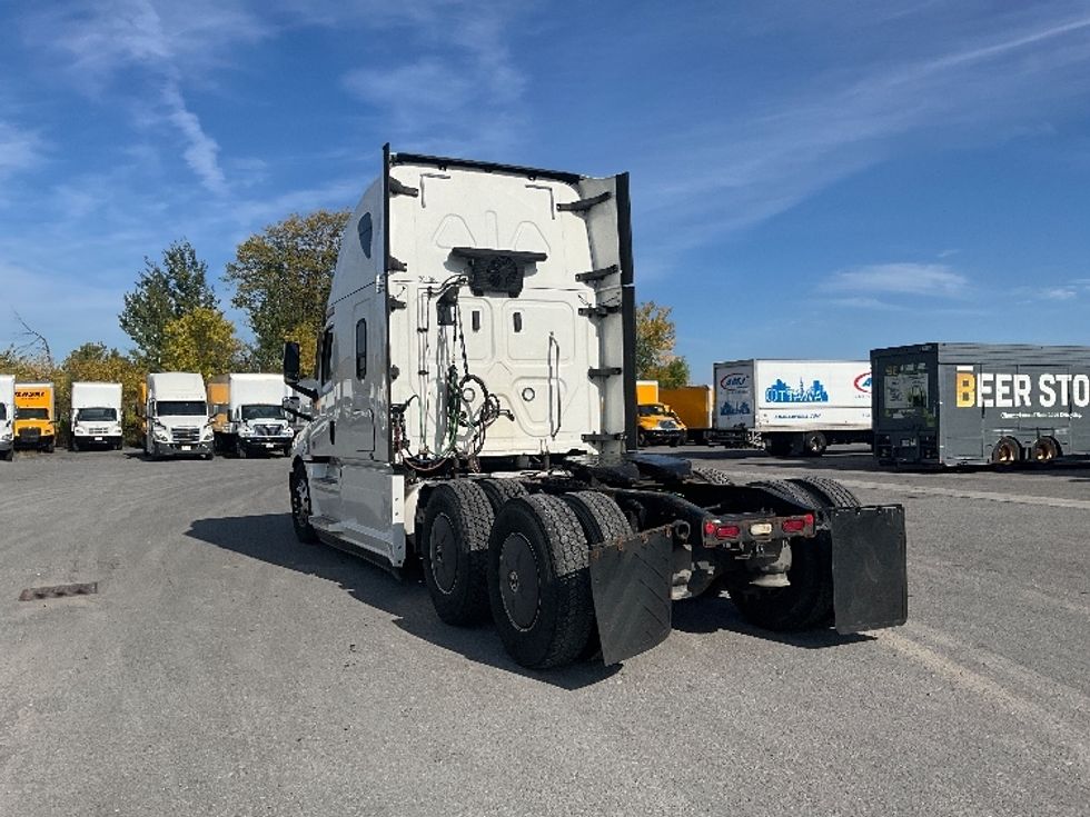 Sleeper Tractor-Heavy Duty Tractors-Freightliner-2020-T12664ST-Ottawa-ON-888,330\n\t\tkm-$ 74,750 - Image 5