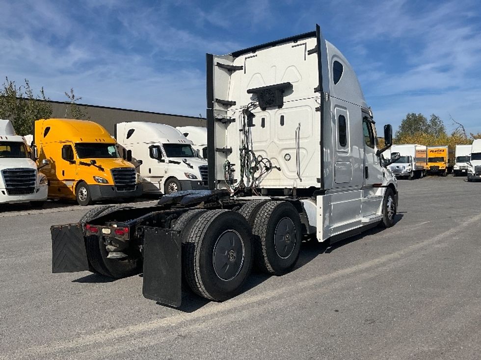 Sleeper Tractor-Heavy Duty Tractors-Freightliner-2020-T12664ST-Ottawa-ON-888,330\n\t\tkm-$ 74,750 - Image 7