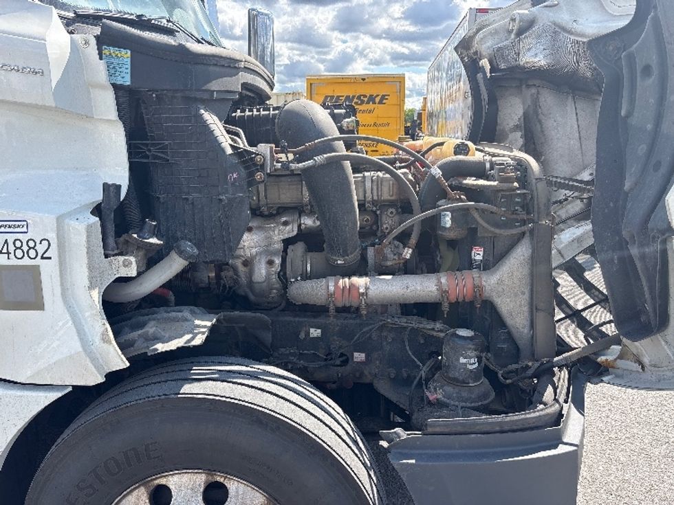 Sleeper Tractor-Heavy Duty Tractors-Freightliner-2020-T12664ST-Ottawa-ON-904,684\n\t\tkm-$ 74,000 - Image 20