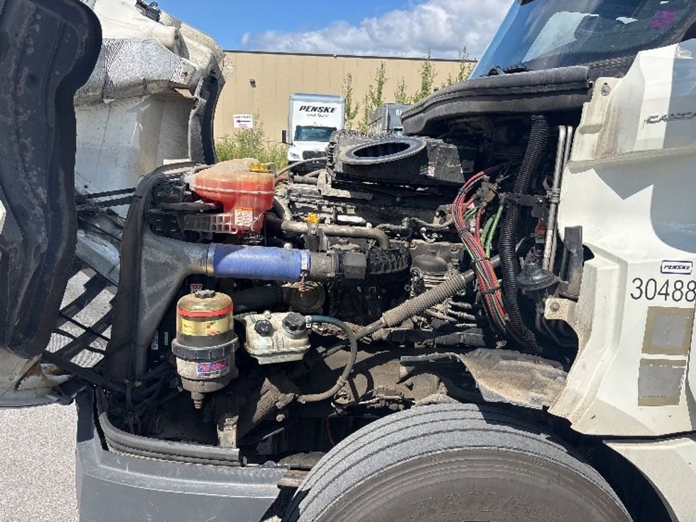 Sleeper Tractor-Heavy Duty Tractors-Freightliner-2020-T12664ST-Ottawa-ON-904,684\n\t\tkm-$ 74,000 - Image 21