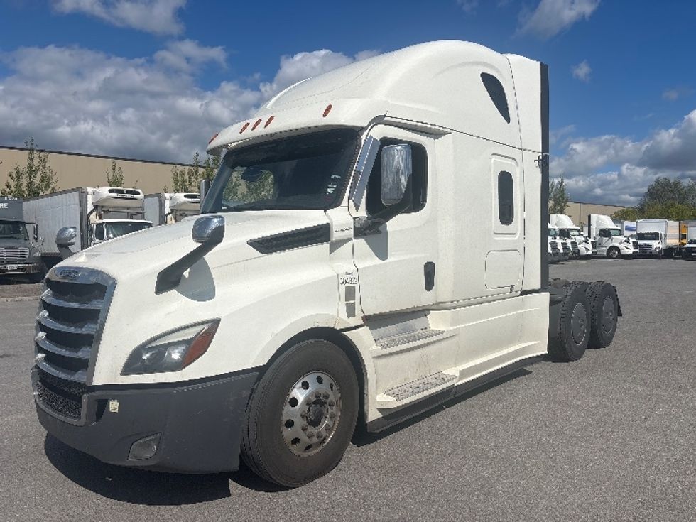 Sleeper Tractor-Heavy Duty Tractors-Freightliner-2020-T12664ST-Ottawa-ON-904,684\n\t\tkm-$ 74,000 - Image 3