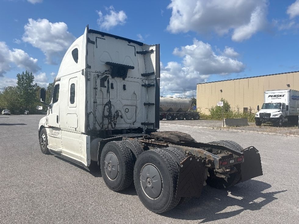 Sleeper Tractor-Heavy Duty Tractors-Freightliner-2020-T12664ST-Ottawa-ON-904,684\n\t\tkm-$ 74,000 - Image 5