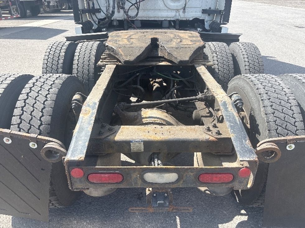 Sleeper Tractor-Heavy Duty Tractors-Freightliner-2020-T12664ST-Ottawa-ON-904,684\n\t\tkm-$ 74,000 - Image 6