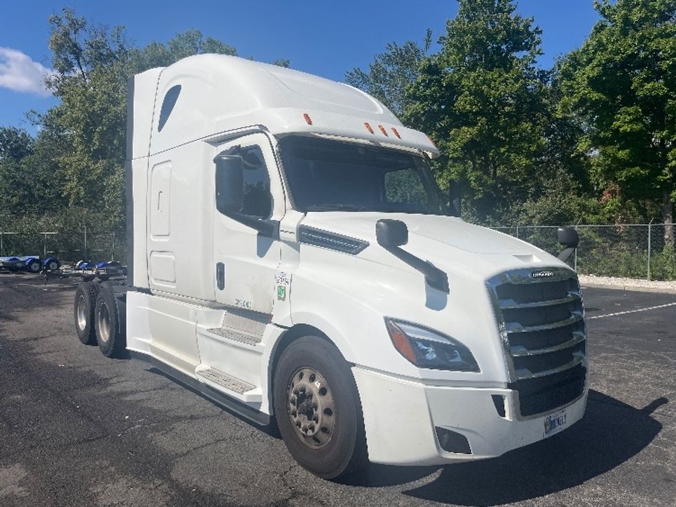 Sleeper Tractor-Heavy Duty Tractors-Freightliner-2020-T12664ST-Parsippany-NJ-410,637\n\t\tmiles-$ 67,000 - Image 1