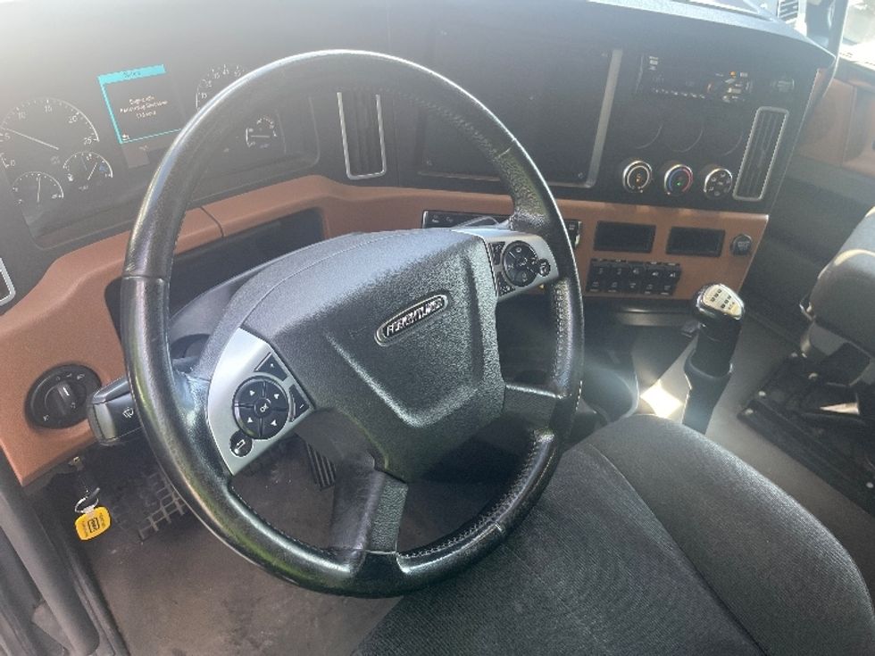 Sleeper Tractor-Heavy Duty Tractors-Freightliner-2020-T12664ST-Parsippany-NJ-410,637\n\t\tmiles-$ 67,000 - Image 10