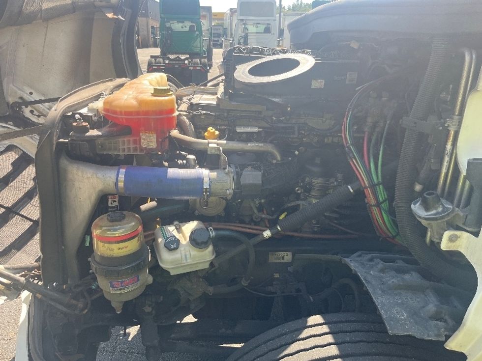 Sleeper Tractor-Heavy Duty Tractors-Freightliner-2020-T12664ST-Parsippany-NJ-410,637\n\t\tmiles-$ 67,000 - Image 21
