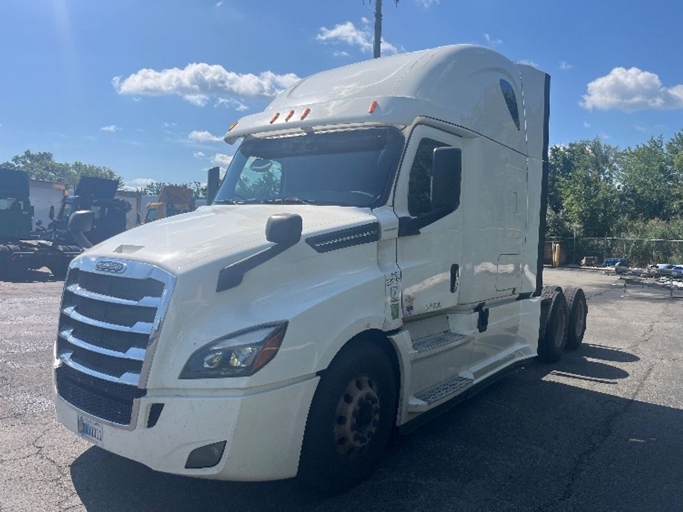Sleeper Tractor-Heavy Duty Tractors-Freightliner-2020-T12664ST-Parsippany-NJ-410,637\n\t\tmiles-$ 67,000 - Image 3