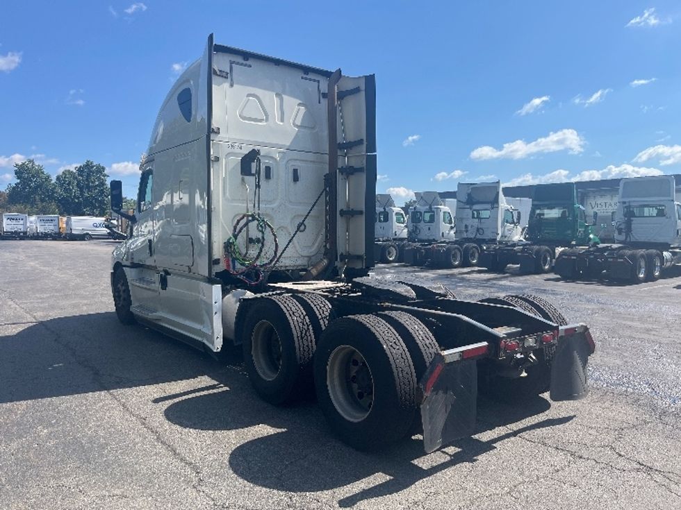Sleeper Tractor-Heavy Duty Tractors-Freightliner-2020-T12664ST-Parsippany-NJ-410,637\n\t\tmiles-$ 67,000 - Image 5